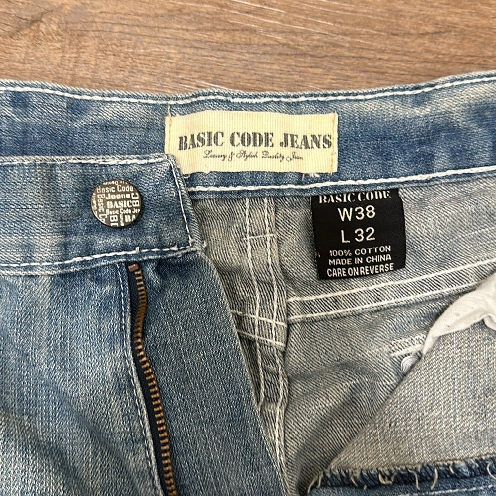 Basic Code Jeans Embroidered Distressed size 38x32 - Picture 2 of 4